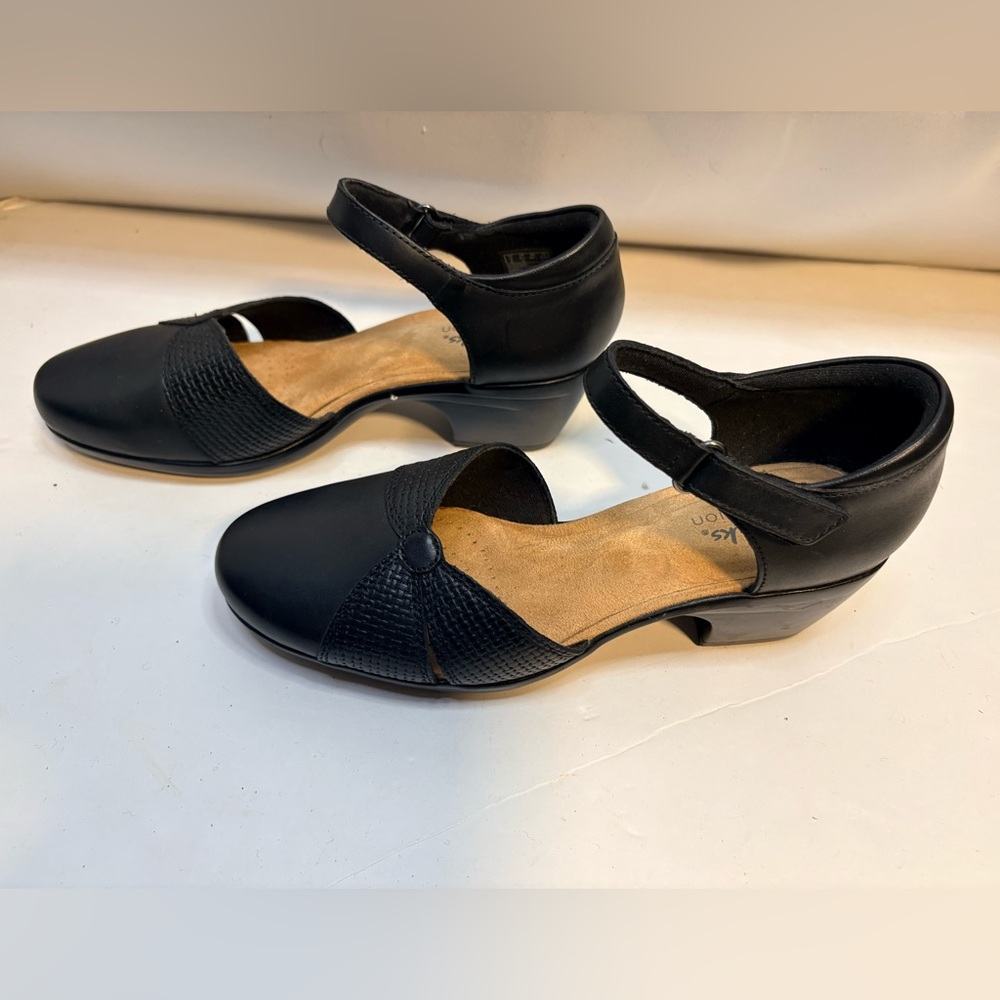 Clarks Emily Rae Black Leather Women's Pump